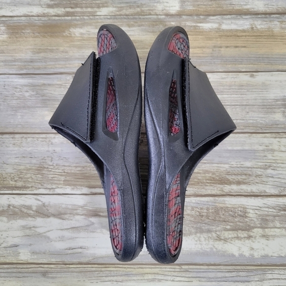 Slip-On Black Slides Sandals Adjustable Strap Child Size 11/12 Unisex Unbranded - Picture 4 of 7